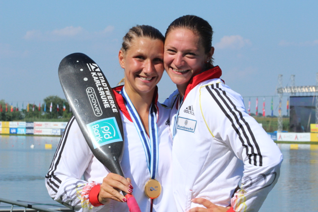 Sabrina Hering (links) hier bei ihrem größten Erfolg dem U23 WM-Titel im K2 500m ©AMR